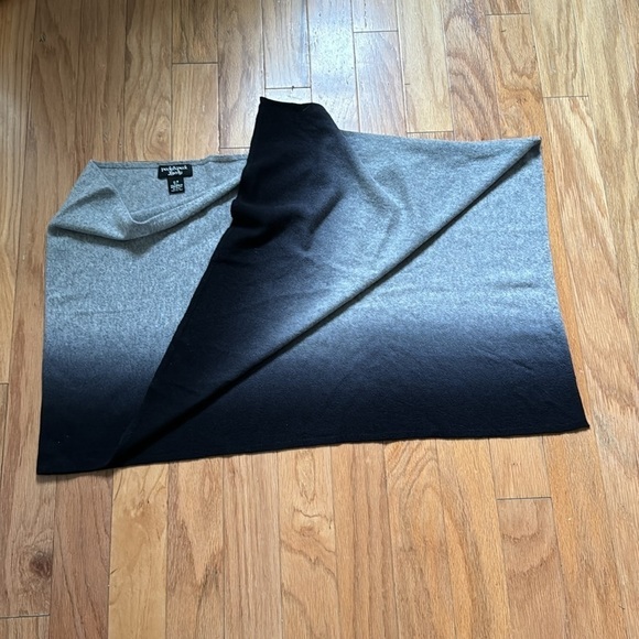 Peck & Peck Luxury Cashmere Poncho/Wrap Black/Gray - Picture 4 of 6